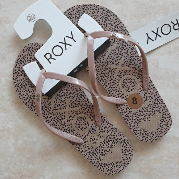 Roxy leopard print flip flop sandals